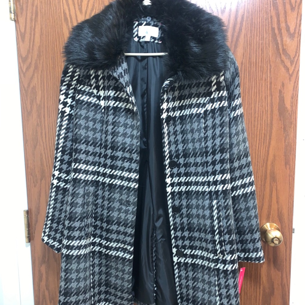 Clothes - Picture 2 of 8
